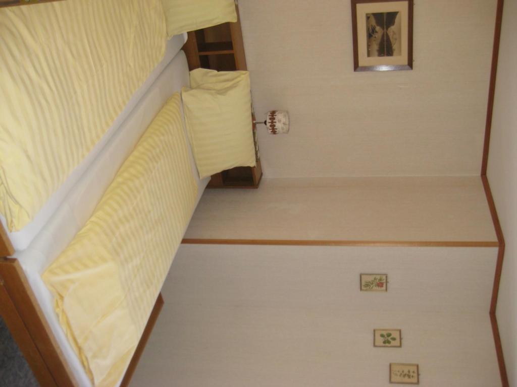 Hotel Pension Spycher Kandersteg Rum bild